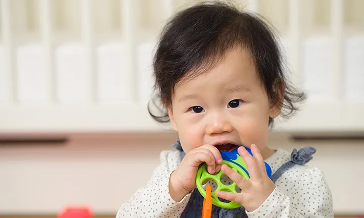 How to Choose a Toy For When Your Baby Starts Teething